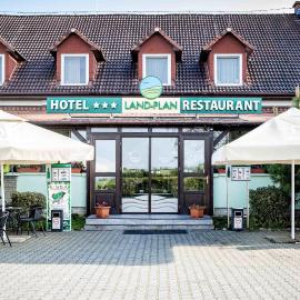 Land-Plan Hotel, khách sạn ở Töltéstava