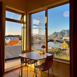 New, modern house in beautiful Skrova, Lofoten, hotel v destinácii Kuholmen