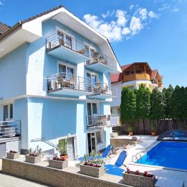 Kék Mediterran Apartman Ház, hotel in Balatonfüred