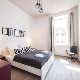 Extra central brand new large home with Air Con