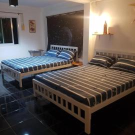 Jatujak Bangkok guesthouse, hotel in Sathani Bang Su