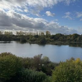 118 Lower Mill Estate - Sleeps 12 Villa with Lake Views, hotel i Somerford Keynes