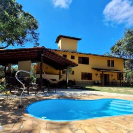 Piscina Aquecida, 5 Suítes, Ampla Área Externa e Trilha até o Ribeirão