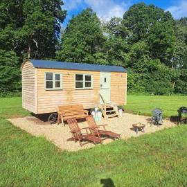 Luxury Shepherds Hut set in a countryside setting