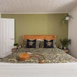City Centre 1 bed Georgian flat with courtyard, hotel in Truro