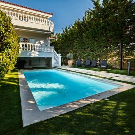 Spacious Villa with pool 500m from the beach, מלון בוארי