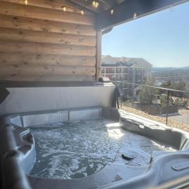 Ozark Sunset View Log Cabin with $400 Daily Activities Included & Pickleball