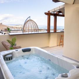Michalis Apartment with Outdoor Jacuzzi