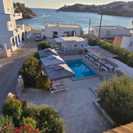 Syros Holidays, hotel in Vari