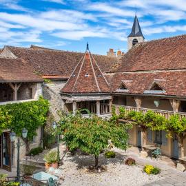 Hôtel De La Beursaudiere, hótel í Nitry