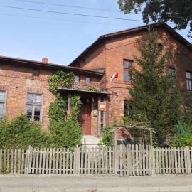 Pensjonat Stara Szkoła، فندق في Piaseczno