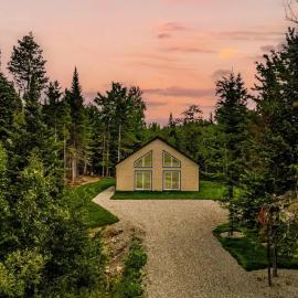 Chalet Escapade, Spa, Piscine, hotel em La Patrie