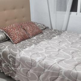 Habitación Matrimonio cerca a la Playa de Poniente, hotel in Benidorm