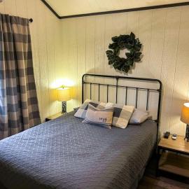 Lakefront Cabin - The Willows - 11, hotell i Mead