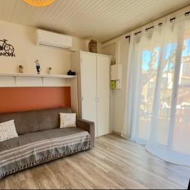 T2 avec terrasse ombragée et parking À 100m de la plage