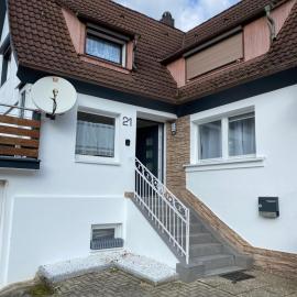 "LE RUISSEAU" Ferien- & Monteurhaus Nähe Freiburg - 5 Zimmer - ideal für Gruppen, хотел в Баденвайлер
