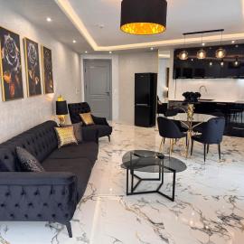 Luxury Apartment with Parking Just Steps from the Beach in the Heart of Burgas!, hotel in Burgas