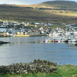 Charming house in city centre with sea view, hotel din Klaksvík