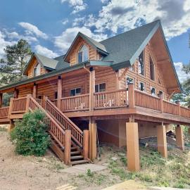 Hilltop Chalet- Stunning Views 3mi from downtown, хотел в Прескот
