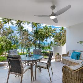 Paringa Beachfront Apartment 7 with Ocean Views, Hotel in Palm Cove
