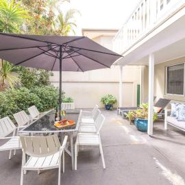 Shells on the Shore 2, 9 Lentara St - Air Con, Wi-Fi, Linen, Bed Making, hotel in Fingal Bay