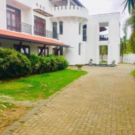 Kamatha Hotel & Restaurant, Hotel in Ambalantota