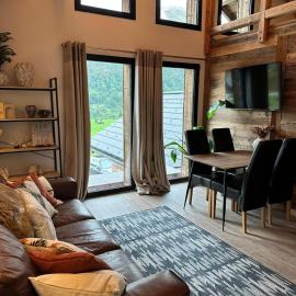 Le Petit Nantaux - Cozy Alpine Escape near Morzine, hotel in Essert-Romand