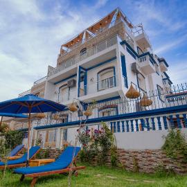 Blue Wave Lodge، فندق في Imi Ouaddar