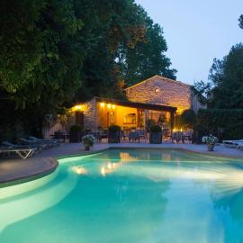 Hôtel Le Pré Galoffre, hotel u gradu Nim