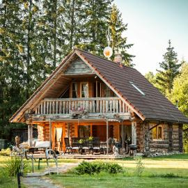 Saarelux Riverise Villa, hotel sa Mõraste