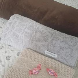 Suíte privativa em casa de família - ENTRADA INDEPENDENTE - a tranquilidade - conforto e privacidade que vc procura - super limpinha com cozinha em BARÃO GERALDO- perto de tudo e sossego total, hotel in Campinas
