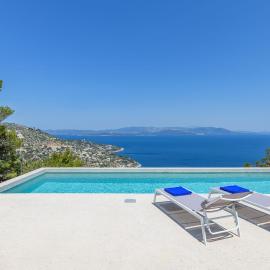 Villa Anasa-Luxury Retreat-Private Pool, hotel en Maratón