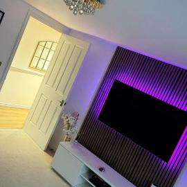 Stylish 2 bedroom apartment with parking, hotel in Stifford