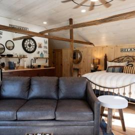 Couples Retreat - The HayLoft- Rustic Escape For 2, hotel di Oakland