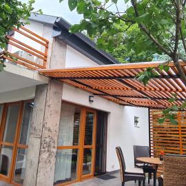 Babérház: Balatonudvari şehrinde bir otel