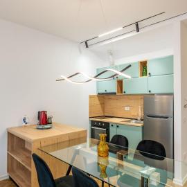 Tirent Apartment-Modern Bedrooms Stay Near Liqeni i Thatë