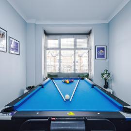 Viesnīca Spacious 4 Bed in Birmingham by 53 Degrees Property, Ideal for Business or Families, Games Room! Birmingemā
