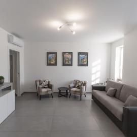 Iside - Private garage - 15 minutes to Como, Hotel in Lucino