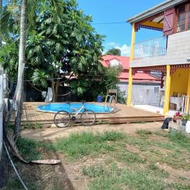 Appartement charmant à Sainte-Rose avec piscine