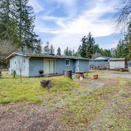 6 Mi to Lake Meridian Park: Auburn Home w/ Yard, hotel in Auburn