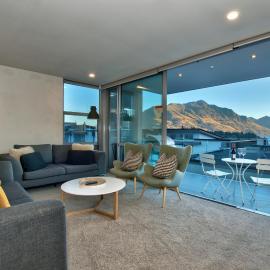 Lakeview 4BR Retreat in Central Queenstown