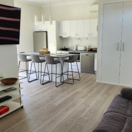 Tranquil Bush Setting Apartment Hobart 2 Bedroom and pet friendly، فندق في Risdon