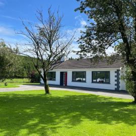Evergreen view- 3 bedroom house in kingscourt, hotel in Woodfort