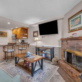 Cozy 1BDR with Views Free Parking Near Bus Stop, hotel v destinaci Park City