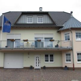 Weingut u. Gästehaus Menten, hotel in Briedel