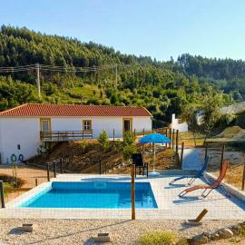 Villae Ceira & Serra Refúgio com Piscina junto à Serra da Lousã, hotel i Lousã