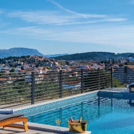 Family friendly house with a swimming pool Lumbarda, Korcula - 23775, hotel in Lumbarda