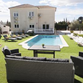 Luxury villa 20 minutes from Valencia, hotel in Lliria