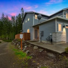 Cozy Private 1BR Suite with Trails and Views, Port Orchard