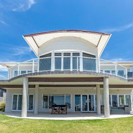 Sea Shells By The Shaw - Waihi Beach Holiday Home, hotel in Waihi Beach
